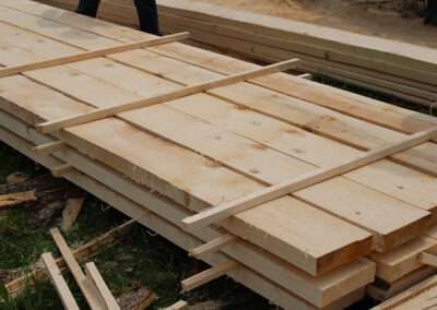 Madriers prêts à livrer