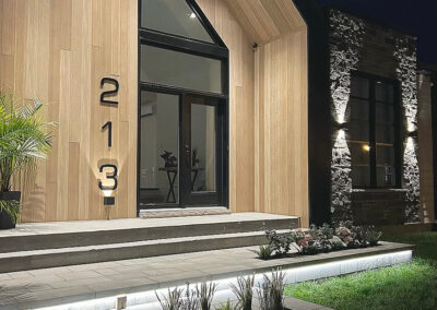 L'entrée de pavé finale avec les lumières d'agencement